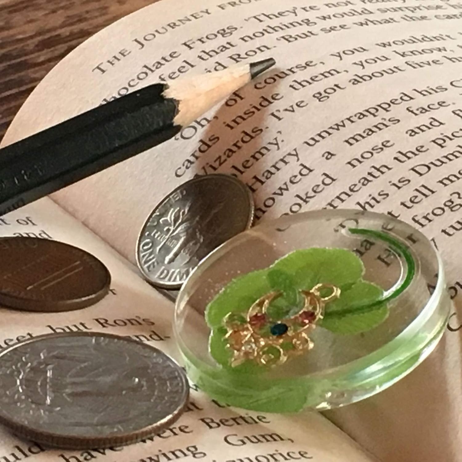 Real Four Leaf Clover Good Luck Pocket Token with Metal Ornament