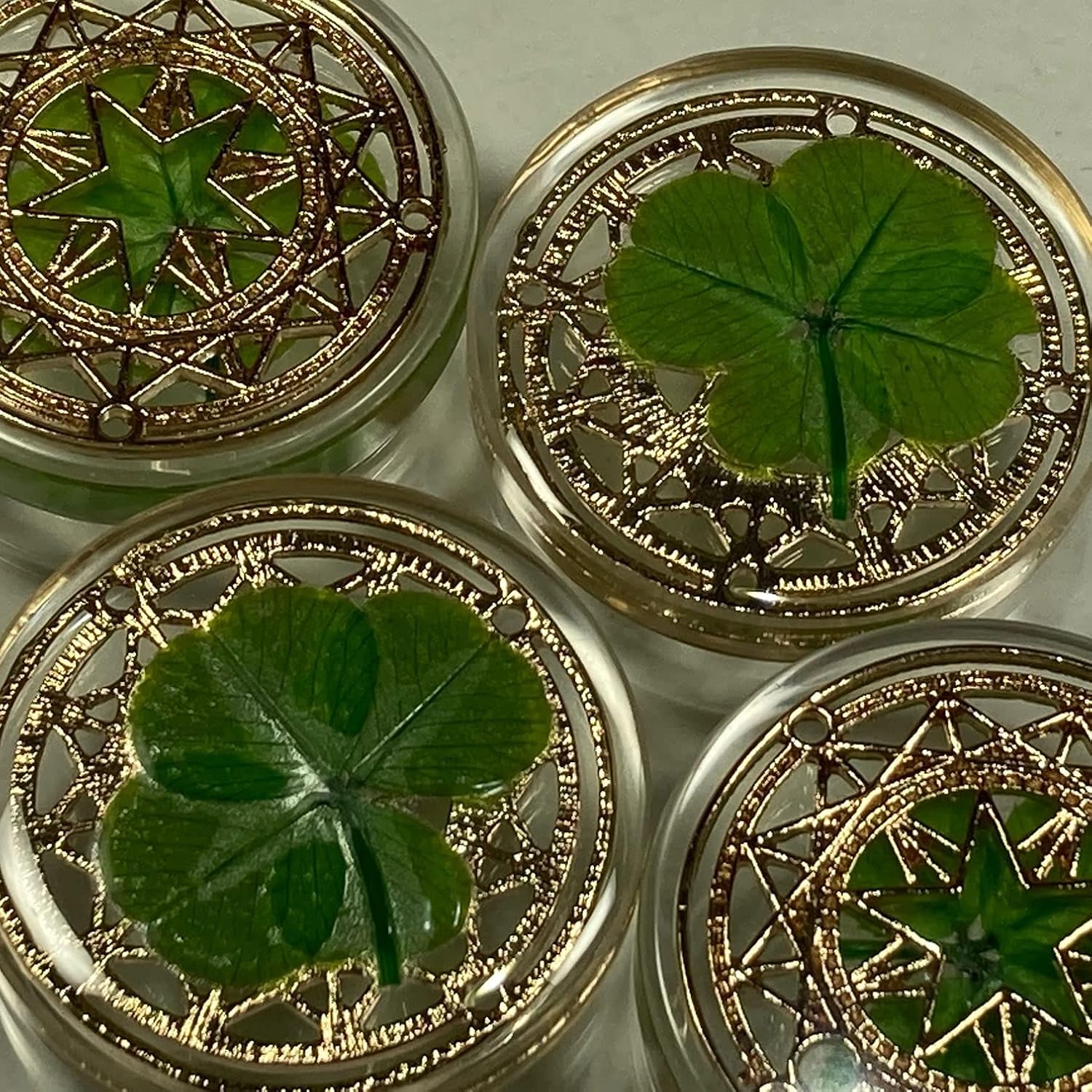 Real Four Leaf Clover Good Luck Pocket Token with Metal Ornament 1